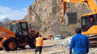 Van-Çatak kara yolu yeniden ulaşıma açıldı