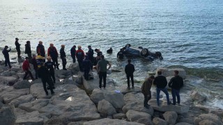 Van Gölüne uçan otomobildeki 1 kişi yaralandı