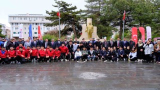 Vanda 19 Mayıs kutlamaları çelenk sunma töreniyle başladı