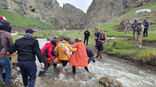 Vanda dağda mahsur kalan vatandaş kurtarıldı