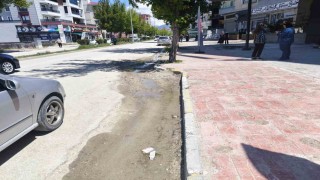 Vanın tarihi caddesi altyapı kurbanı vatandaş ve sürücüler isyan noktasında