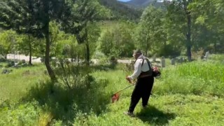 Vatandaşın gönüllü mezarlık temizliği takdir topladı