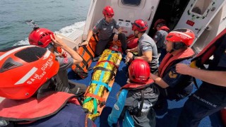 Yalova açıklarında gemide yaralanan personel tahliye edildi