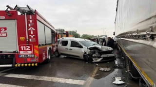 Yangın ihbarına giden itfaiye aracı zincirleme kazaya karıştı: 4 yaralı