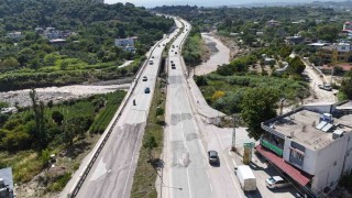 Yaşanan sel felaketinde yıkılarak 2 gence mezar olan Karaçay Köprüsü onarımı yapılarak trafiğe açıldı