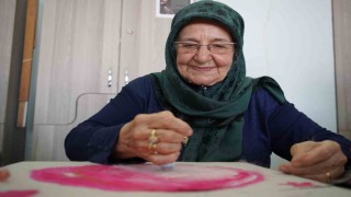 Yaşlı kadın gençlik hayalini gerçekleştiriyor