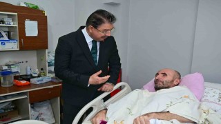 Yatağa bağımlı engelli vatandaşa Vali Yılmazdan ziyaret