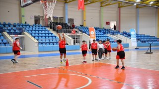 Yeşilyurt Belediyesinin Basketbol Turnuvasında dostluk ve rekabet bir arada yaşandı
