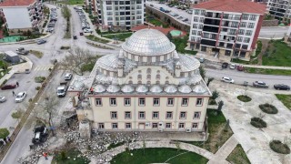 Yıldırımın minaresini yıktığı cami havadan görüntülendi