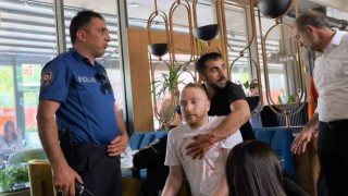 Yol kavgasında kan aktı: 1i ağır 4 kişi bıçakla, 1 polis memuru arbede sonucu yaralandı