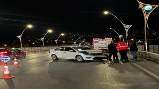 Yolda gördükleri kazaya anında müdahale eden A Takımı ikinci felaketi önledi