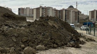 Yüksekovada heyelan ulaşımı aksatıyor: Pizok yolunda ulaşım 1 aydır tek şeritten sağlanıyor