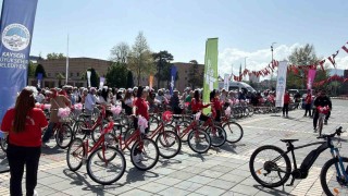 Yüzlerce anne Anneler Gününde pedalladı