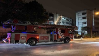 Zeytinburnunda 4 katlı iş merkezinin çatısında yangın