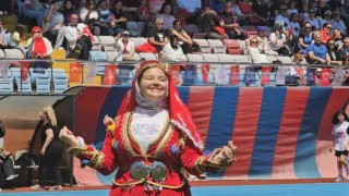 Zonguldakta 19 Mayısı 107 metrelik dev bayrakla kutladılar