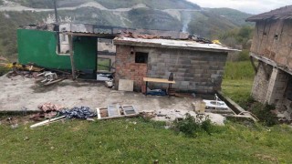Zonguldakta çıkan yangın yaşlı çiftin evini küle çevirdi