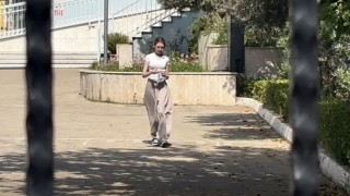 10 saniyeyle hayalleri kapıda kaldı: YKSye geç kalan öğrencinin üzüntüsü kameraya yansıdı