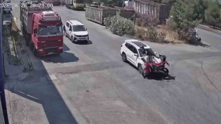 15 yaşındaki çocuğun kullandığı otomobil motosiklete çarptı, sürücü ağır yaralandı