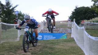 16 ülkeden 49 sporcu Sakaryada Avrupa şampiyonluğu için pedal çevirdi