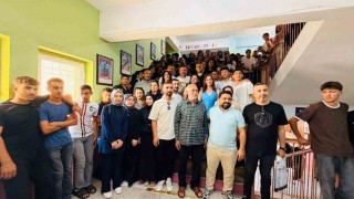 20 yıldır görev yaptığı okuldan alkışlar eşliğinde hüzünle ayrıldı