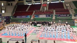 4 ülkeden gelen 180 sporcu, Bursadaki Kyokushin Kupasında buluştu