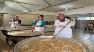 5 bin kişilik aşure yapılarak, tüm ilçeye dağıtıldı