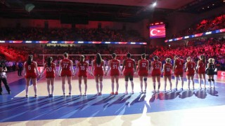 A Milli Kadın Voleybol Takımı, Fransayı 3-0 mağlup etti