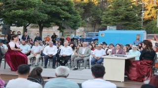 Açık havada tiyatro resitali sunup sertifikalarını aldılar