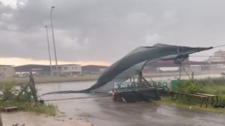 Adanada kuvvetli rüzgar ve yağış ekili oldu, seralar zarar gördü