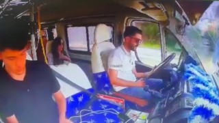 Adanada sürücü uyudu, dolmuş duvara çarptı: 7 yaralı