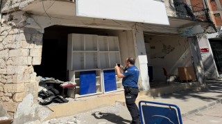 Adıyamanda tehlike saçan metruk bina vatandaşları korkutuyor