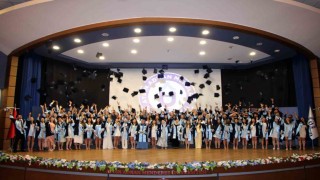 ADÜ Diş Hekimliği Fakültesi 8. Dönem mezunlarını uğurladı