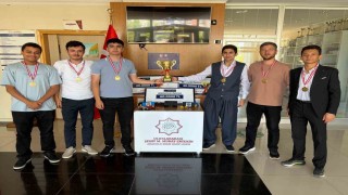 Afrikalı ve Türk öğrenciler tasarlayıp geliştirdikleri robotlarla Türkiye şampiyonu oldular