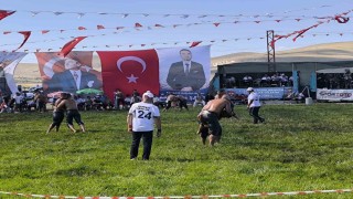Afyonkarahisarda ata sporu coşkusu: Pehlivanlar er meydanına çıktı