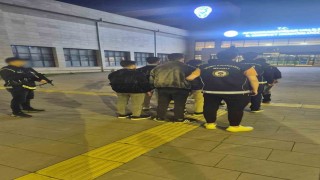 Afyonkarahisarda göçmen kaçakçılığı operasyonunda 8 düzensiz göçmen yakalandı