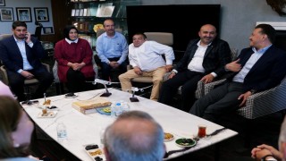AK Parti İl Başkanı Gürhan Albayrak, kutsal topraklardan dönen Hatipoğlunu ziyaret etti