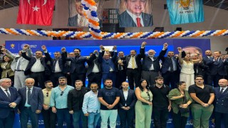 AK Partiye Manisada toplu katılım: 612 kişiye rozet takıldı