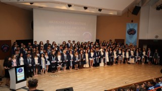 Akdeniz Üniversitesinde diş hekimleri mezun oldu
