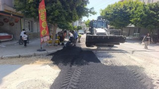 Akdenizde altyapı çalışmaları sonrası bozulan yollar asfaltlanıyor