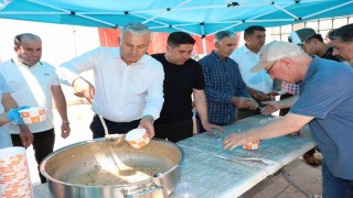 Aksu Belediyesinden aşure ikramı