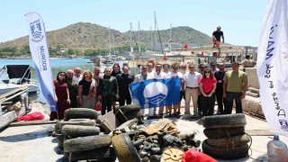 Akyarlarda deniz dibinden 1 ton çöp çıktı