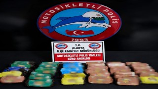 Alanyada motosiklette 4 kilo esrar ele geçirildi