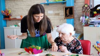 Alzheimer hastaları Mavi Evde buluşuyor