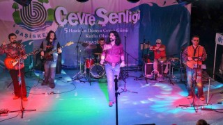 Anadolu Retrodan Barış Manço şarkılarıyla konser coşkusu