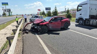 Ankara-Eskişehir kara yolunda 3 aracın karıştığı trafik kazası