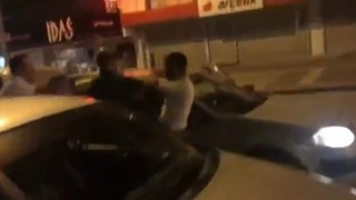 Ankarada iki sürücü trafikte yumruklu kavga etti