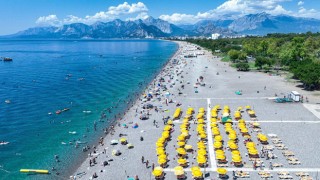 Antalya Konyaaltı Sahili’nde “Dumansız Plaj” Uygulaması Başladı