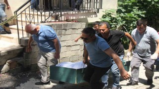 Antalyada 41 yaşındaki adam evinin bahçesinde ölü bulundu