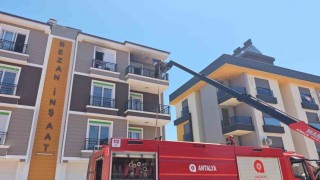 Apartman dairesindeki yangın korkuttu