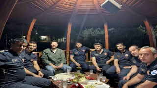 Araçta kedi var yazısını dikkate aldı, sevimli 3 yavru kediyi kurtardı